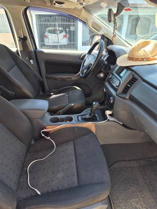 FORD RANGER 2.2 XLS 4X4 CD 16V DIESEL 4P AUTOMÁTICO FORD RANGER 2.2 XLS 4X4 CD 16V DIESEL 4P AUTOMÁTICO